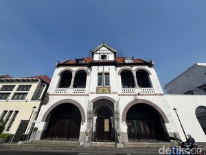 Menilik Sejarah Gedung Singa Surabaya yang Berusia 123 Tahun Menilik Sejarah Gedung Singa Surabaya yang Berusia 123 Tahun