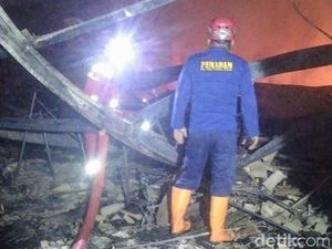 Usai 6 Jam, Kebakaran di Pasar Wonokriyo Kebumen Berhasil Dipadamkan Usai 6 Jam, Kebakaran di Pasar Wonokriyo Kebumen Berhasil Dipadamkan