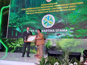 KLHK Beri Penghargaan Perusahaan Adik Prabowo Atas Tutupan Hutan Alam KLHK Beri Penghargaan Perusahaan Adik Prabowo Atas Tutupan Hutan Alam