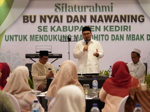 Punya Empati ke Santri, Mas Dhito Raih Dukungan Nyai Bad di Pilbup Kediri Punya Empati ke Santri, Mas Dhito Raih Dukungan Nyai Bad di Pilbup Kediri