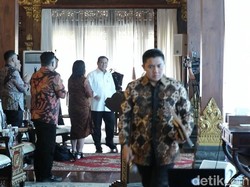 Mayor Teddy Pakai Batik di Hambalang Retreat Hari Kedua