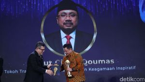 Menag Yaqut Terima Penghargaan detikcom Awards 2024