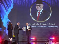 Azwar Anas Raih detikcom Awards 2024 Tokoh Reformasi Birokrasi Berdampak