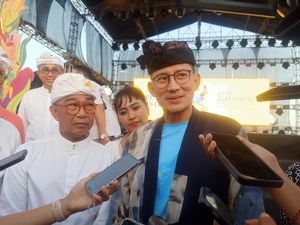 Sandiaga Prihatin Finns Gelar Pesta Kembang Api Saat Warga Adat Gelar Upacara Sandiaga Prihatin Finns Gelar Pesta Kembang Api Saat Warga Adat Gelar Upacara