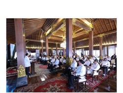 Prabowo Unggah Momen Pembekalan Calon Menteri, Ada Foto Salaman dengan Gibran