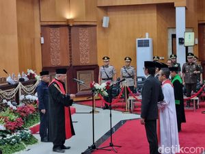 Pimpinan DPRD Surabaya Resmi Dilantik Pimpinan DPRD Surabaya Resmi Dilantik