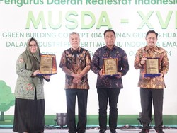 Pemkab Sidoarjo Raih Karmika Graha Abinaya dari DPD REI Jatim