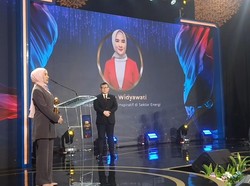 Pertamina-Nicke Widyawati Dapat Penghargaan detikcom Awards 2024
