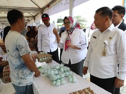 Tinjau Gerakan Pangan Murah, Plt Gubernur Kepri Sampaikan Hal Ini