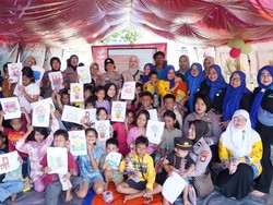 Polisi Beri Trauma Healing Korban Kebakaran Tambora Jakbar