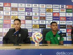 Paul Munster Tak Mau Remehkan Persib Meski Tak Didukung Bobotoh