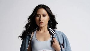 8 Gaya Prilly Latuconsina Rayakan Ultah ke-28, Pamer Rebahan - Perut Rata