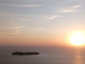 Puncak Gado-dado: Menikmati Sunset dengan Pemandangan Laut nan Indah Puncak Gado-dado: Menikmati Sunset dengan Pemandangan Laut nan Indah