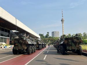 H-3 Jelang Pelantikan Prabowo, Rantis TNI Mulai Siaga di Gedung DPR H-3 Jelang Pelantikan Prabowo, Rantis TNI Mulai Siaga di Gedung DPR