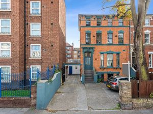 Dijual Rumah Kecil Kayak Garasi, Harganya Bikin Geleng-geleng Dijual Rumah Kecil Kayak Garasi, Harganya Bikin Geleng-geleng