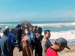 Sisi Lain dari Penyelamatan Puluhan Nelayan yang Terjebak Ombak Besar