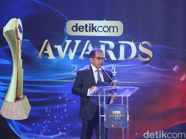 Setjen DPR Raih detikcom Awards Lembaga Berkinerja Tinggi