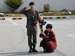 Video:  J-Hope Resmi Selesai Wajib Militer, Disambut Jin BTS