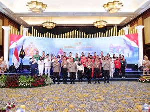 Para Atlet Polri Peraih Medali di PON Aceh-Sumut Diganjar Pin Emas Kapolri