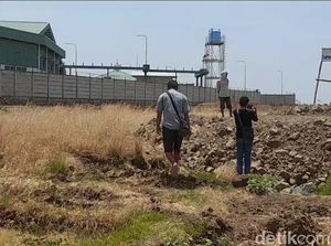 Drainase Tertutup Tanah Pembangunan Pabrik, Warga Klampok Brebes Protes