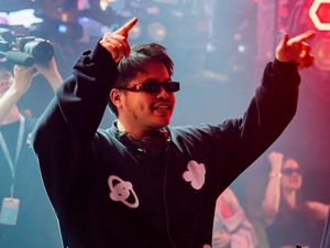 Petjah! Adnan Veron Kini Selabel Bareng Martin Garrix-Marshmello Petjah! Adnan Veron Kini Selabel Bareng Martin Garrix-Marshmello