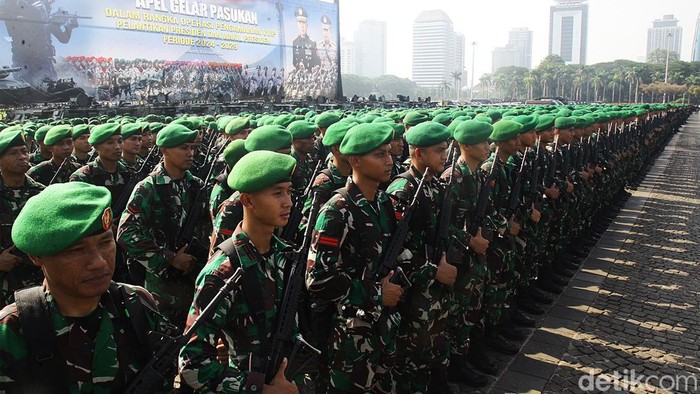 Apel Pasukan Pengamanan Pelantikan Presiden Panglima Tentara Nasional Indonesia Jenderal Agus Subiyanto dan Kapolri Jenderal Listyo Sigit Prabowo memimpin Apel Gelar Pasukan Pengamanan Pelantikan Presiden dan Wapres 2024-2029, di Monas, Jakarta, Jumat (18/10/2024). Pelantikan Presiden Prabowo dan Wapres Gibran akan ditangani pada Minggu (20/10/2024).