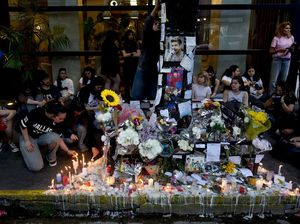 Video Suasana Area Hotel Tempat Liam Payne Tewas: Dipenuhi Lilin dan Karangan Bunga Video Suasana Area Hotel Tempat Liam Payne Tewas: Dipenuhi Lilin dan Karangan Bunga
