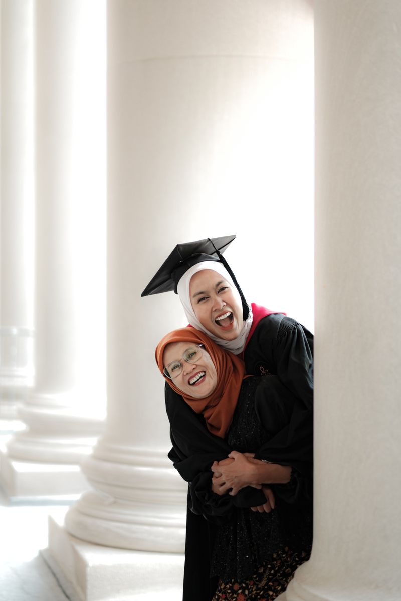 Asti Shafira dan Mamah di Wisuda Harvard University