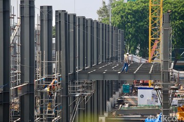 Stasiun Tanah Abang Bertransformasi: Kisah Metamorfosis yang Menakjubkan Tanah Abang Reborn: Stasiun Ikonik Bersiap Menyambut Era Baru Revolusi Stasiun Tanah Abang