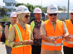 Direksi Bulog Monitoring Bongkar Muat Beras di Pelabuhan Tanjung Wangi