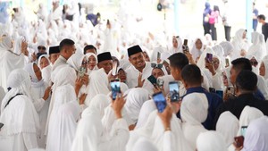 Istana Maimun Memutih, Ribuan Jemaah Sambut Antusias Bobby-Surya