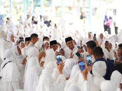 Istana Maimun Memutih, Ribuan Jemaah Sambut Antusias Bobby-Surya