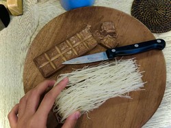 Bikin Cokelat Dubai Versi Ekonomis Pakai Bihun, Berakhir Dihujat