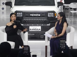 Dian Sastro Naksir Toyota Hilux Rangga, Kepincut Desainnya! Dian Sastro Naksir Toyota Hilux Rangga, Kepincut Desainnya!
