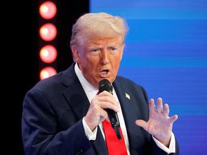 Trump Tunjuk Pengkritik Vaksin COVID-19 Pimpin Institut Kesehatan Nasional AS Trump Tunjuk Pengkritik Vaksin COVID-19 Pimpin Institut Kesehatan Nasional AS