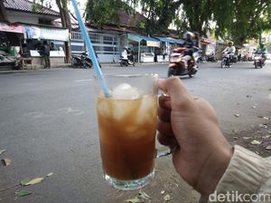 Cerita di Balik Segarnya Es Bir Kocok Cirebon