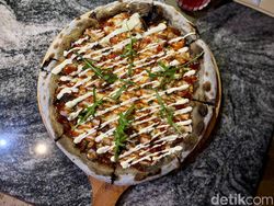 FELLA : Gurihnya BBQ Pizza Buatan Restoran Italia Modern di Bandung