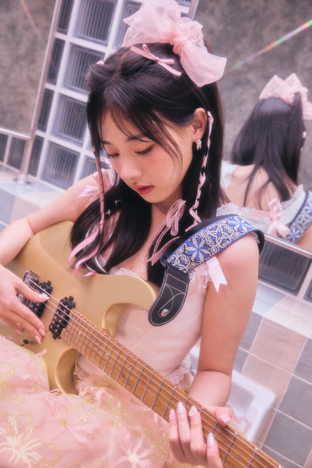 Hina member QWER/ Foto: x.com/official_QWER