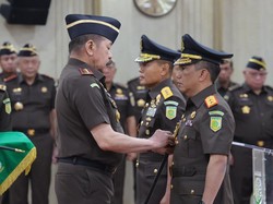 Jaksa Agung Lantik Ali Ridho Jadi Jampidmil, Patris Yusrian Kajati DKI