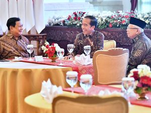Potret Makan Siang Pamitan Jokowi dan Para Menteri, Ditutup Foto Bareng Potret Makan Siang Pamitan Jokowi dan Para Menteri, Ditutup Foto Bareng