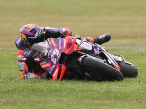 Drama Hari Pertama MotoGP Australia 2024: Hujan Lebat, Diusik Hewan-hewan