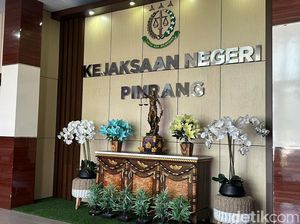 Warga Pinrang Sebut Eks Bupati Irwan Pembohong-Bikin Bangkrut Jadi Tersangka Warga Pinrang Sebut Eks Bupati Irwan Pembohong-Bikin Bangkrut Jadi Tersangka