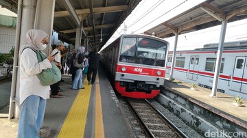 Seng Nyasar di Citayam, KRL Terhambat, Penumpang Terkatung-katung!