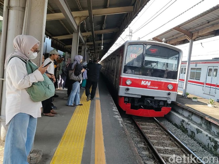 Beredar Kabar Tak Bisa Pakai Kartu Uang Elektronik untuk Naik KRL, KCI: Hoax!