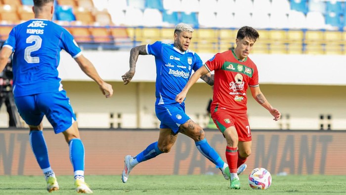 Laga Persib vs Persebaya Laga Persib vs Persebaya Persib
