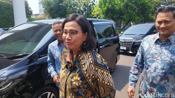 Makan Siang Terakhir Bareng Jokowi, Sri Mulyani &amp; 2 Wamen Kompak ke Istana