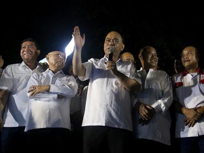 Momen Budi Arie Pimpin Relawan Doa Bersama di Tugu Proklamasi