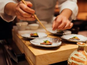 Apa Itu Omakase? Ini Pengertian, Sejarah, Biaya, dan Bedanya dengan Kaiseki Apa Itu Omakase? Ini Pengertian, Sejarah, Biaya, dan Bedanya dengan Kaiseki