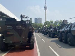 Deretan Panser Anoa Disiagakan di Gedung MPR Jelang Pelantikan Prabowo