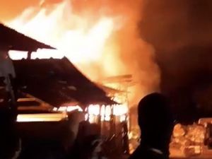 Petugas Damkar Meninggal Dunia Usai Padamkan Api di Pasar Cisalak Depok Petugas Damkar Meninggal Dunia Usai Padamkan Api di Pasar Cisalak Depok